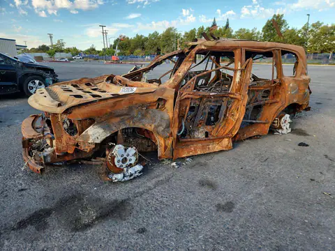 JN8AY2NC0L9615647 — 2020 Nissan Armada, Пожар (Burn), фото до ремонта