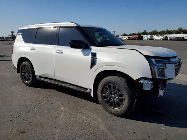 JN8AY3AD6S9301326 — 2025 Nissan Armada, фото 4 с аукциона Copart, Передняя часть