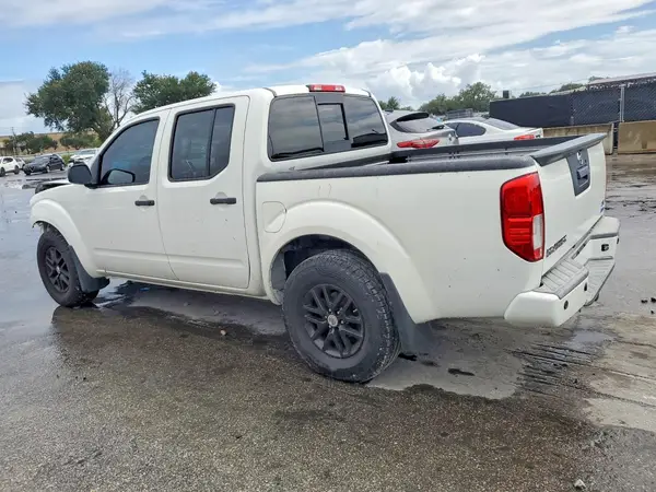 1N6DD0ER7HN738676 — 2017 Nissan Navara (Frontier), фото 2 с аукциона Copart, Передняя часть