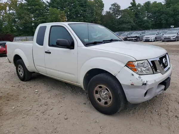 1N6BD0CT6HN727254 — 2017 Nissan Navara (Frontier), фото 4 с аукциона Copart, Передняя часть