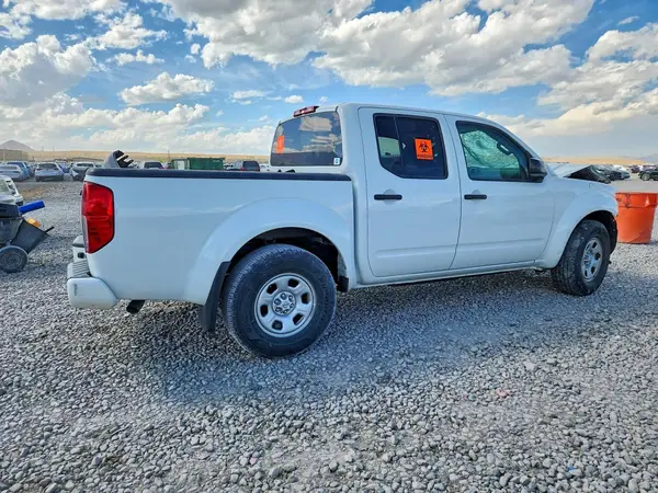 1N6DD0ER0JN759102 — 2018 Nissan Navara (Frontier), фото 3 с аукциона Copart, Передняя часть