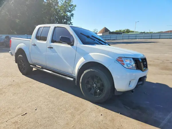 1N6ED0EB5MN722056 — 2021 Nissan Navara (Frontier), фото 4 с аукциона Copart, Передняя часть