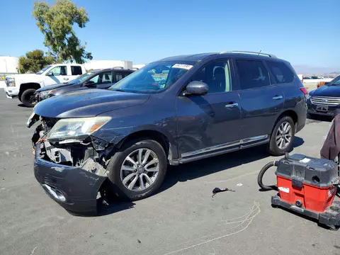 5N1AR2MN1DC639855 — 2013 Nissan Pathfinder, Передняя часть (Front End), фото до ремонта