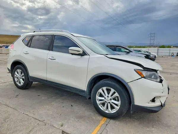 JN8AT2MV9GW147913 — 2016 Nissan Rogue, фото 4 с аукциона Copart, Передняя часть
