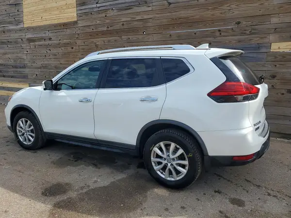 KNMAT2MV8HP587290 — 2017 Nissan Rogue, фото 2 с аукциона Copart 01.10.2026, Механические повреждения
