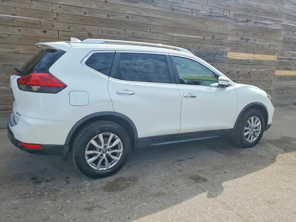 KNMAT2MV8HP587290 — 2017 Nissan Rogue, фото 3 с аукциона Copart 01.10.2026, Механические повреждения