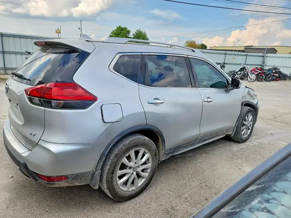 JN8AT2MT6HW142829 — 2017 Nissan Rogue, фото 3 с аукциона Copart, Передняя часть