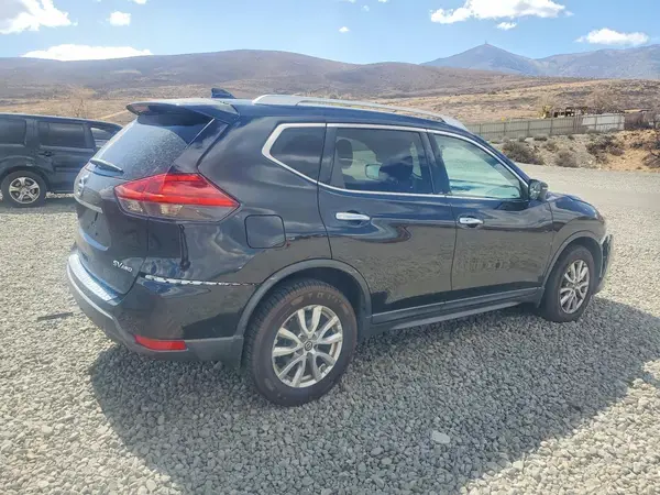 KNMAT2MV3HP566475 — 2017 Nissan Rogue, фото 3 с аукциона Copart, Передняя часть