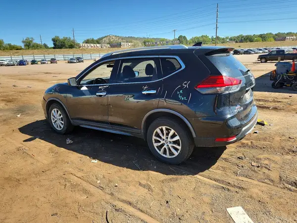 JN8AT2MV0HW007444 — 2017 Nissan Rogue, фото 2 с аукциона Copart, Передняя часть