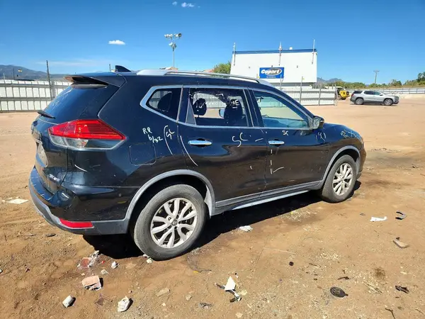 JN8AT2MV0HW007444 — 2017 Nissan Rogue, фото 3 с аукциона Copart, Передняя часть
