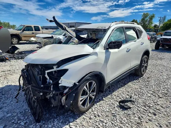 JN8AT2MV8HW013203 — 2017 Nissan Rogue, Передняя часть (Front End), фото до ремонта