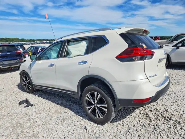 JN8AT2MV8HW013203 — 2017 Nissan Rogue, фото 2 с аукциона Copart, Передняя часть