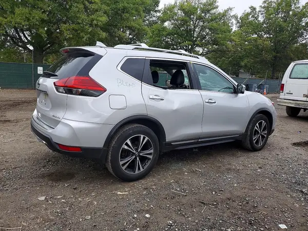JN8AT2MV8HW020135 — 2017 Nissan Rogue, фото 3 с аукциона Copart 06.10.2026, Подтопление