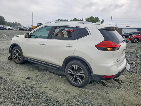 JN8AT2MT2HW143055 — 2017 Nissan Rogue, фото 2 с аукциона Copart, Передняя часть