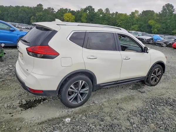 JN8AT2MT2HW143055 — 2017 Nissan Rogue, фото 3 с аукциона Copart, Передняя часть