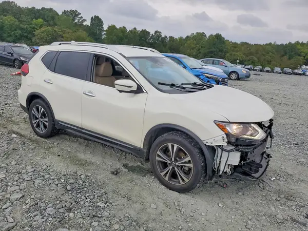 JN8AT2MT2HW143055 — 2017 Nissan Rogue, фото 4 с аукциона Copart, Передняя часть