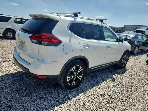 JN8AT2MVXJW314447 — 2018 Nissan Rogue, фото 3 с аукциона Copart, Передняя часть