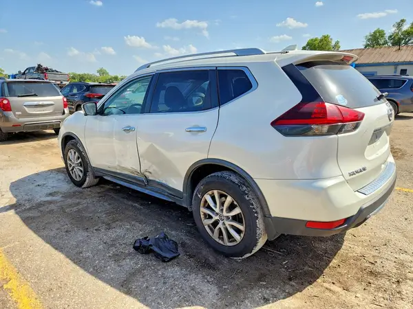 JN8AT2MV2JW307802 — 2018 Nissan Rogue, фото 2 с аукциона Copart 12.10.2026, Боковая часть