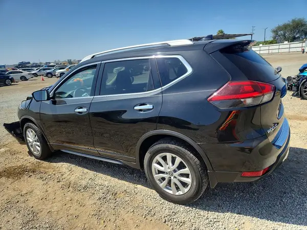 JN8AT2MV4JW311849 — 2018 Nissan Rogue, фото 2 с аукциона Copart, Передняя часть