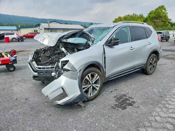 JN8AT2MV9JW318165 — 2018 Nissan Rogue, Передняя часть (Front End), фото до ремонта