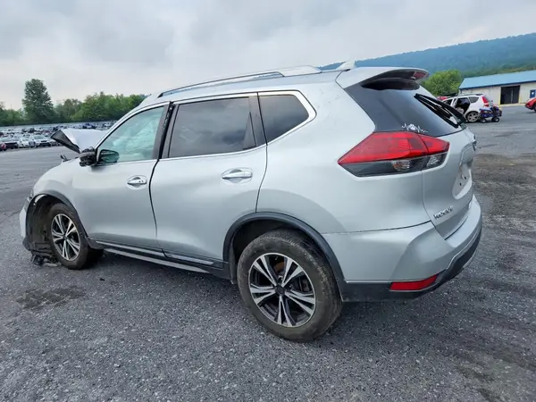 JN8AT2MV9JW318165 — 2018 Nissan Rogue, фото 2 с аукциона Copart 06.10.2026, Передняя часть