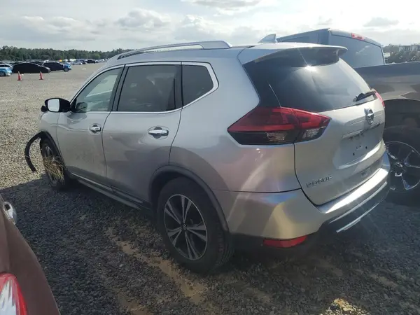 JN8AT2MT1JW462551 — 2018 Nissan Rogue, фото 2 с аукциона Copart, Передняя часть