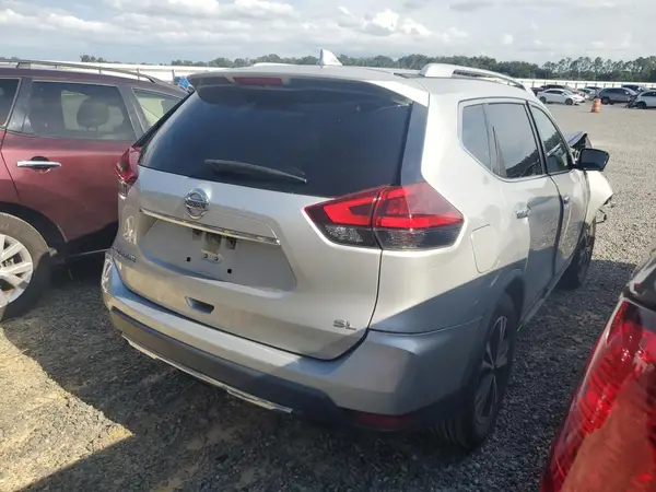JN8AT2MT1JW462551 — 2018 Nissan Rogue, фото 3 с аукциона Copart, Передняя часть
