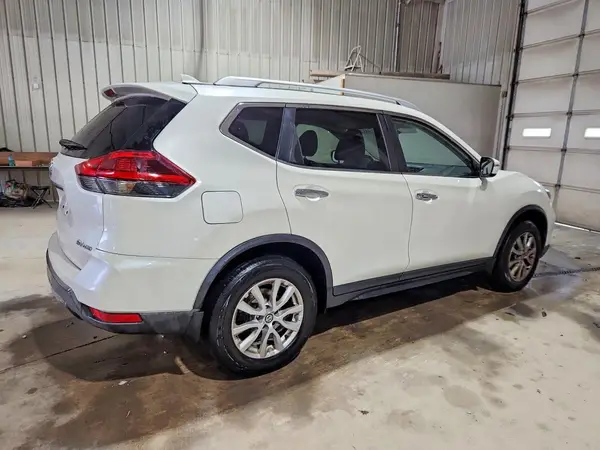KNMAT2MV7JP596813 — 2018 Nissan Rogue, фото 3 с аукциона Copart 28.09.2026, Передняя часть