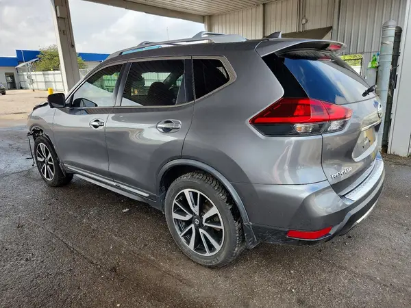 JN8AT2MV1JW305412 — 2018 Nissan Rogue, фото 2 с аукциона Copart, Передняя часть
