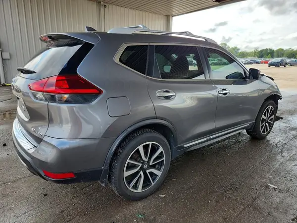 JN8AT2MV1JW305412 — 2018 Nissan Rogue, фото 3 с аукциона Copart, Передняя часть
