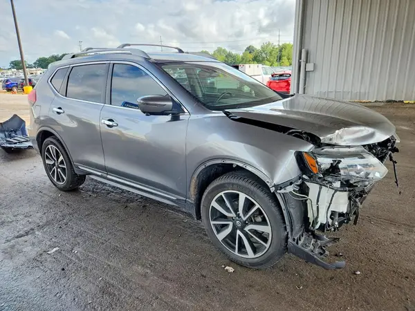 JN8AT2MV1JW305412 — 2018 Nissan Rogue, фото 4 с аукциона Copart, Передняя часть