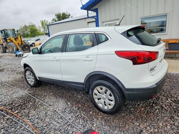 JN1BJ1CR5JW258800 — 2018 Nissan Rogue, фото 2 с аукциона Copart, Передняя часть