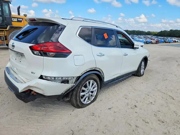 KNMAT2MT1JP571386 — 2018 Nissan Rogue, фото 3 с аукциона Copart, Передняя часть