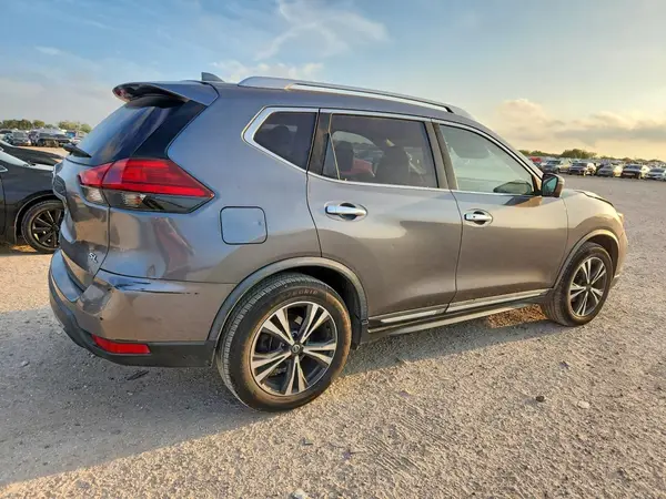JN8AT2MT2JW453440 — 2018 Nissan Rogue, фото 3 с аукциона Copart, Град