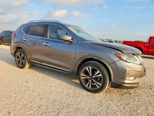 JN8AT2MT2JW453440 — 2018 Nissan Rogue, фото 4 с аукциона Copart, Град