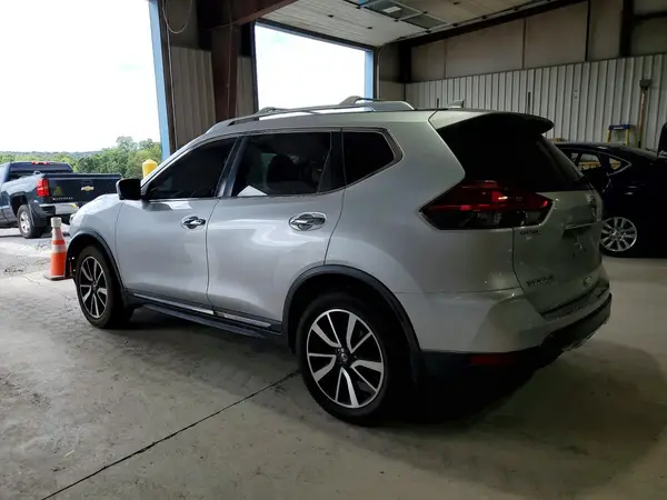 JN8AT2MV9JW350162 — 2018 Nissan Rogue, фото 2 с аукциона Copart, Передняя часть