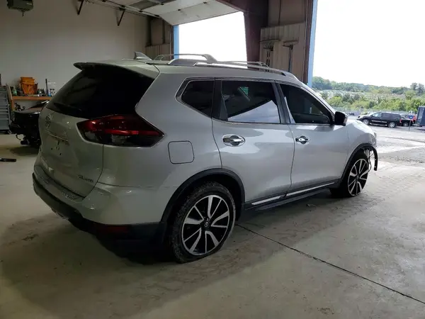 JN8AT2MV9JW350162 — 2018 Nissan Rogue, фото 3 с аукциона Copart, Передняя часть