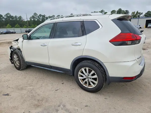 JN8AT2MT5JW491793 — 2018 Nissan Rogue, фото 2 с аукциона Copart, Передняя часть