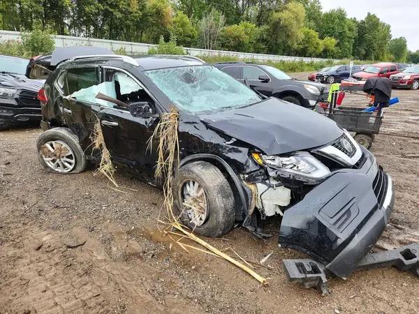 KNMAT2MT8KP542811 — 2019 Nissan Rogue, фото 4 с аукциона Copart, Опрокидывание