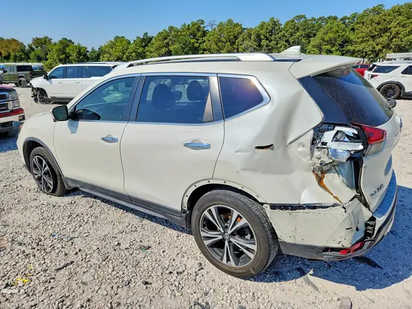 JN8AT2MT5KW255033 — 2019 Nissan Rogue, фото 2 с аукциона Copart, Задняя часть