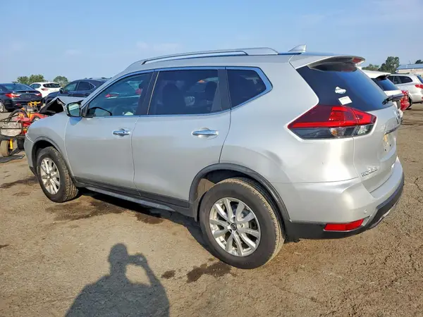 JN8AT2MV1LW137354 — 2020 Nissan Rogue, фото 2 с аукциона Copart 13.10.2026, Передняя часть