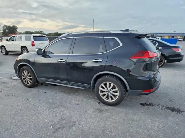 JN8AT2MT8LW039145 — 2020 Nissan Rogue, фото 2 с аукциона Copart, Боковая часть