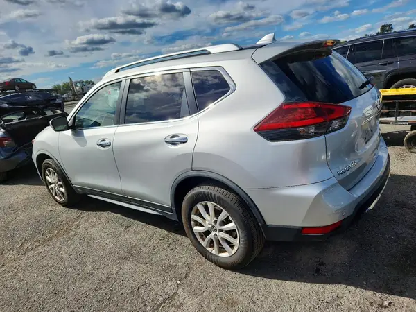 JN8AT2MV7LW103340 — 2020 Nissan Rogue, фото 2 с аукциона Copart, Передняя часть