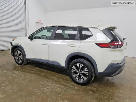 5N1BT3BA0PC945042 — 2023 Nissan Rogue, фото 2 с аукциона Copart 22.10.2026, Передняя часть
