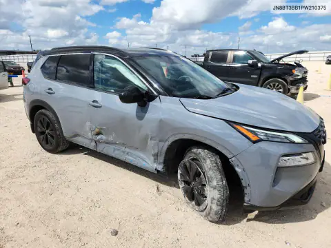 JN8BT3BB1PW210375 — 2023 Nissan Rogue, фото 4 с аукциона Copart, Боковая часть