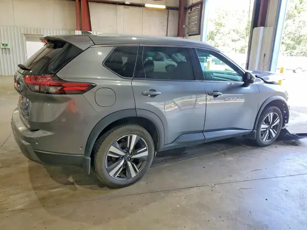 5N1BT3CA5RC717300 — 2024 Nissan Rogue, фото 3 с аукциона Copart, Передняя часть