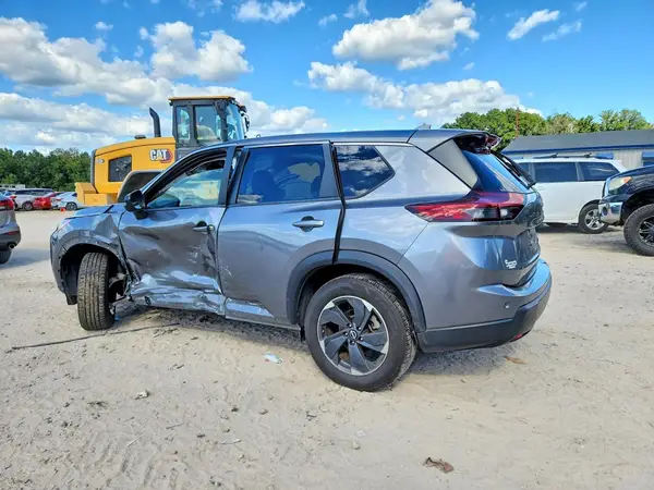 JN8BT3BA5RW350438 — 2024 Nissan Rogue, фото 2 с аукциона Copart, Боковая часть