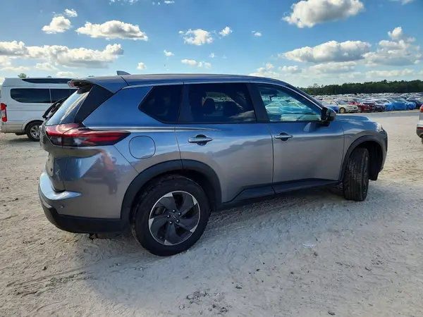 JN8BT3BA5RW350438 — 2024 Nissan Rogue, фото 3 с аукциона Copart, Боковая часть