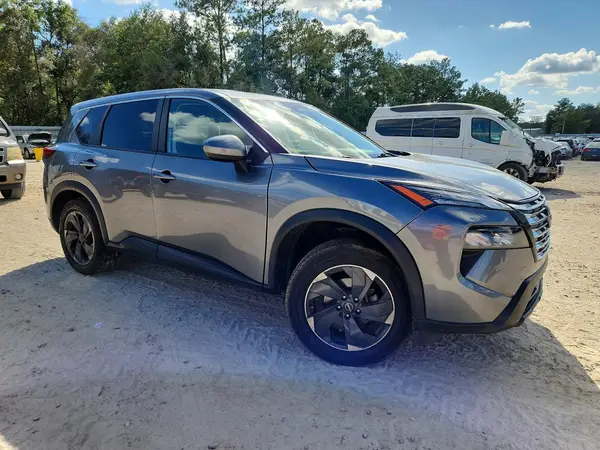 JN8BT3BA5RW350438 — 2024 Nissan Rogue, фото 4 с аукциона Copart, Боковая часть