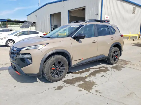 5N1BT3BB7SC675745 — 2025 Nissan Rogue, Град (Hail), фото до ремонта